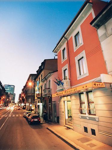 Hotel Mondial Milan Bagian luar foto