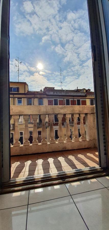 Hotel Mondial Milan Bagian luar foto