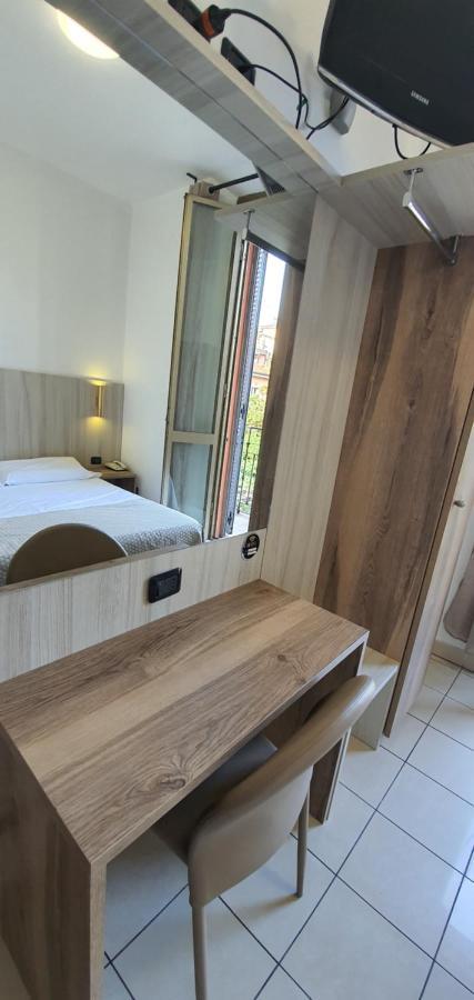 Hotel Mondial Milan Bagian luar foto
