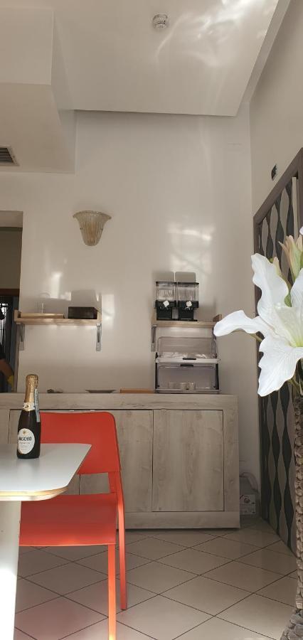 Hotel Mondial Milan Bagian luar foto