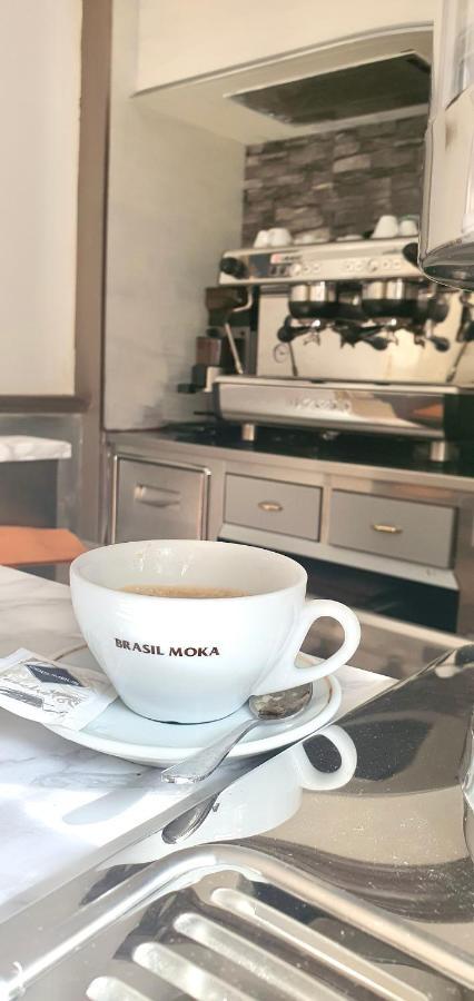 Hotel Mondial Milan Bagian luar foto