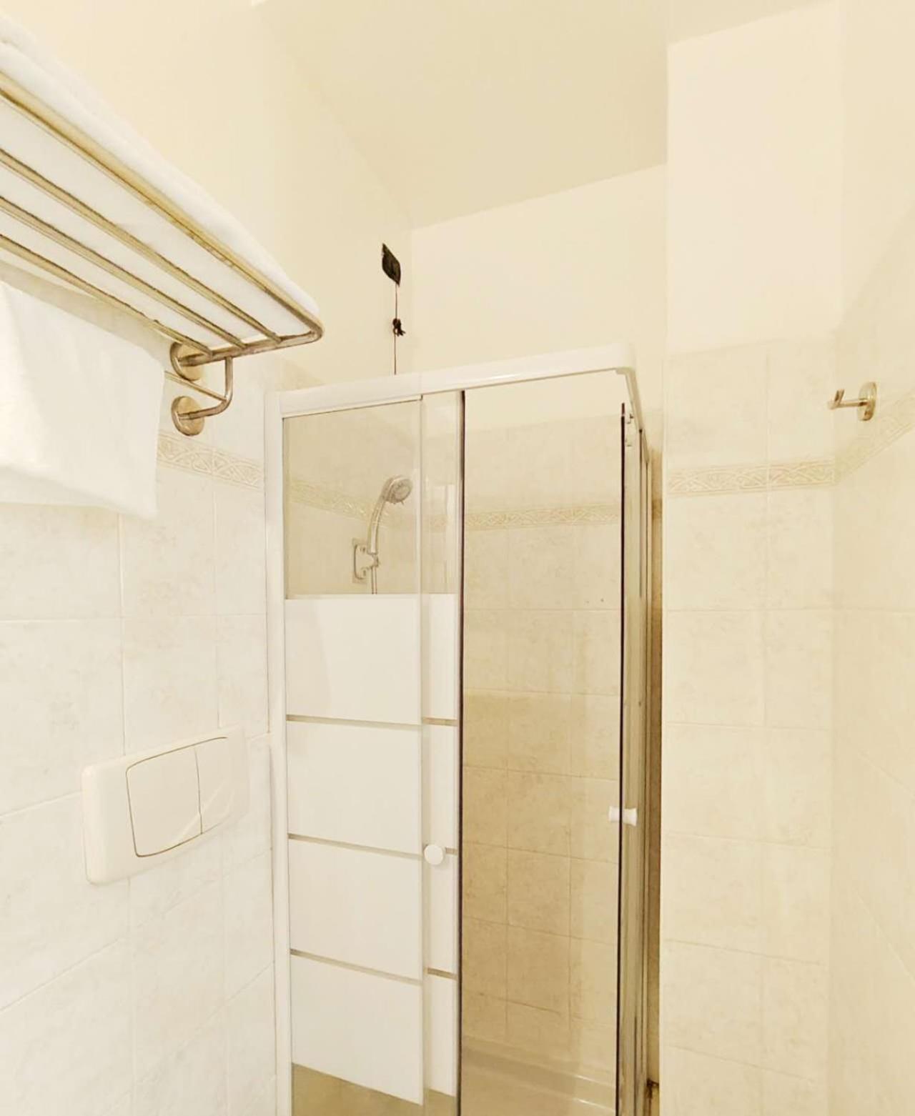 Hotel Mondial Milan Bagian luar foto