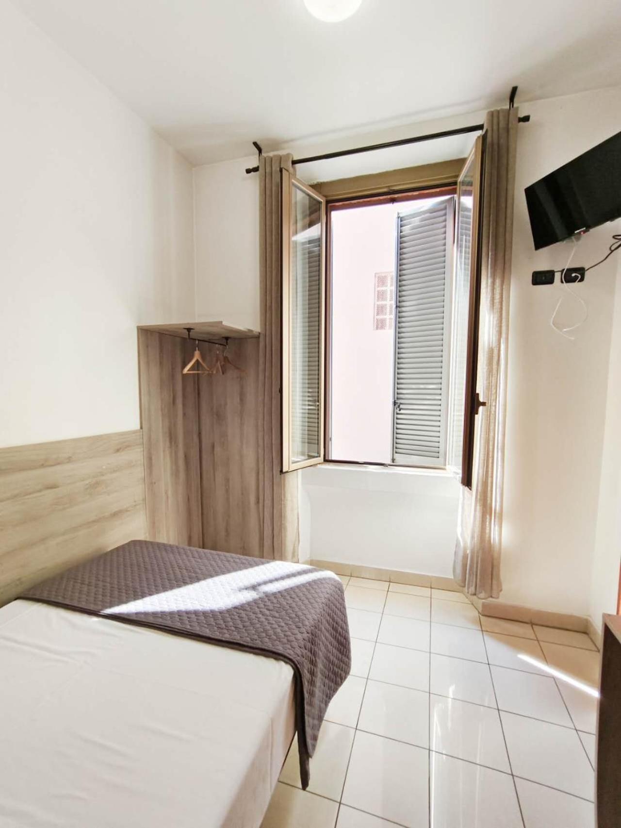Hotel Mondial Milan Bagian luar foto