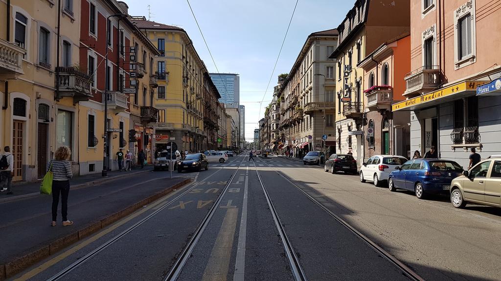 Hotel Mondial Milan Bagian luar foto