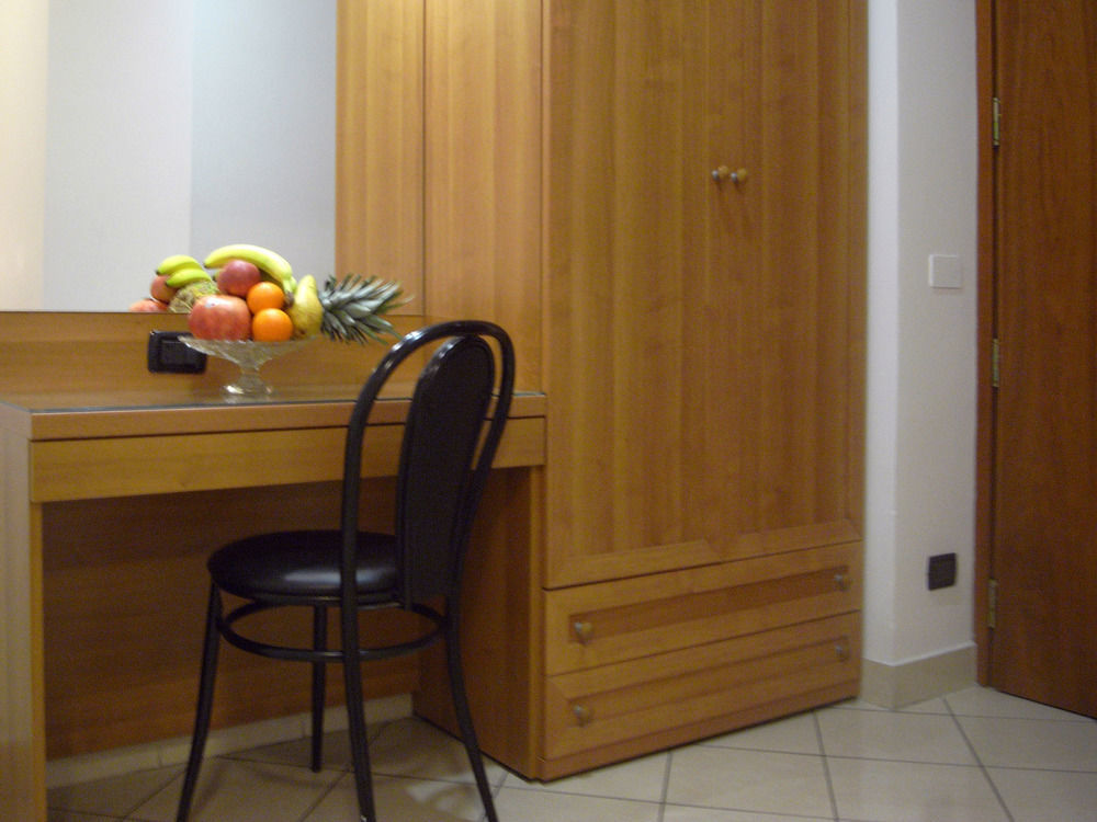 Hotel Mondial Milan Bagian luar foto